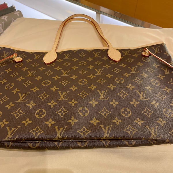 LOUIS VUITTON - 49 Photos & 54 Reviews - 630 Old Country Rd, Garden City,  New York - Leather Goods - Phone Number - Yelp
