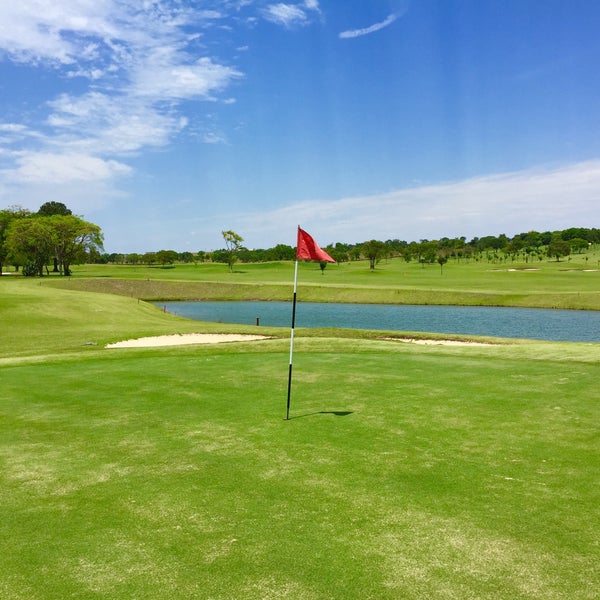 Foto tirada no(a) Broa Golf Resort por Makiley B. em 10/12/2015