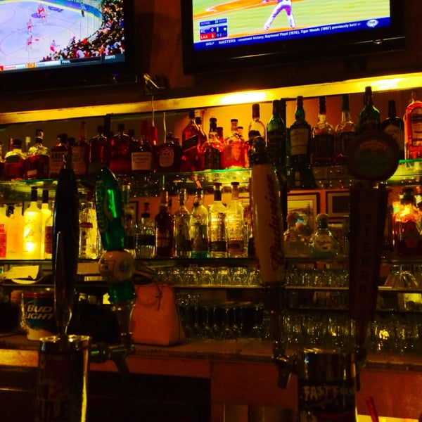 A Solid Sports Bar to chill at in the FiDi - Great Bartenders!