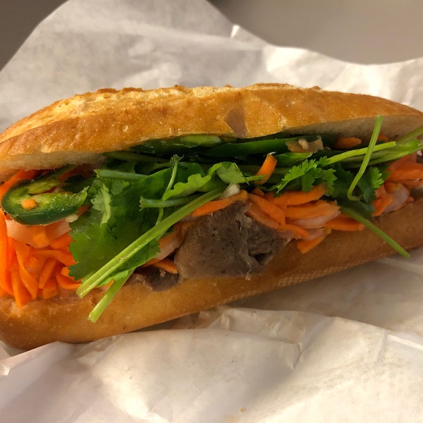 รูปภาพถ่ายที่ Saigon Sandwich โดย Adam S. เมื่อ 10/31/2018