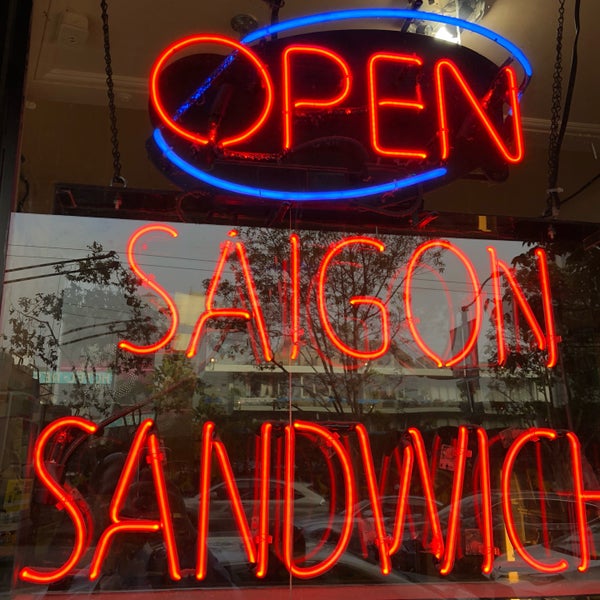 Foto tirada no(a) Saigon Sandwich por Adam S. em 10/19/2018