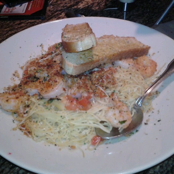 Photo taken at BJ&#39;s Restaurant &amp; Brewhouse by Kelly V. on 4/4/2013