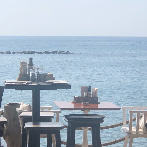 Foto tirada no(a) La Isla Beach Bar Restaurant por MoRpho em 9/14/2019