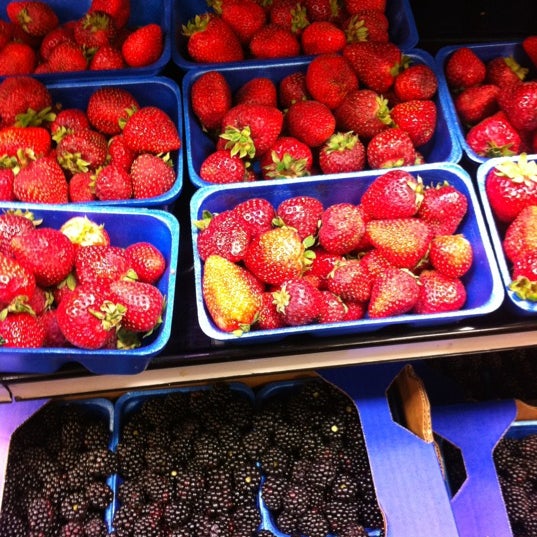 Photo taken at Kingsland Farmers Market by Joslyn M. on 10/6/2012