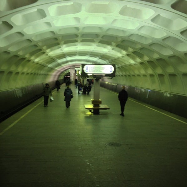 Метро красногвардейская