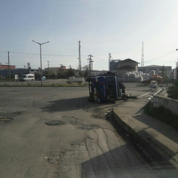 Foto diambil di Köy Otomotiv - Renault oleh Ayhan Arif Ş. pada 4/4/2016