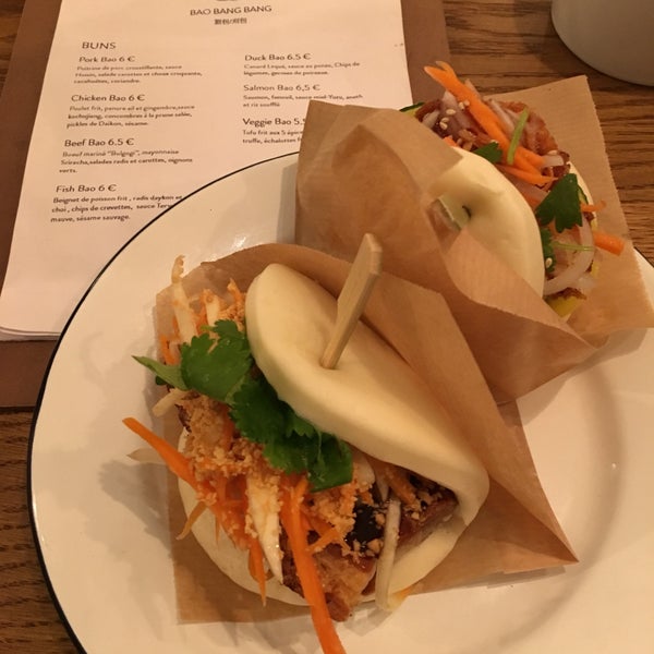 Bao trend finally made it to Brussels via this trendy place in Chatelain! Nice buns but the kimchi was odd (w/ sesame oil) and matcha cheesecake so-so. Great value for lunch but overall a bit pricey.