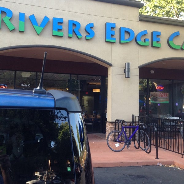Снимок сделан в Rivers Edge Cafe &amp; Espresso пользователем Greg 8/29/2013