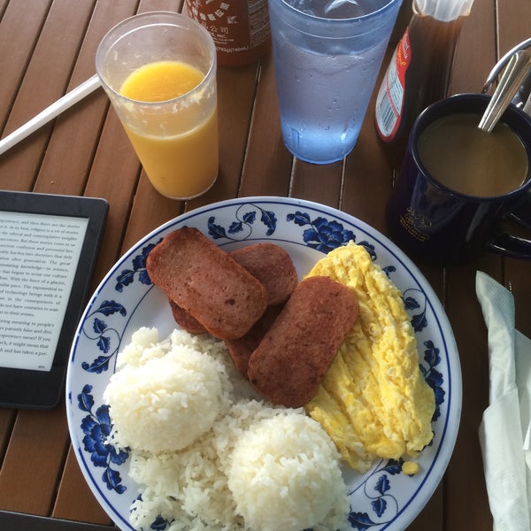 รูปภาพถ่ายที่ Rutts Hawaiian Cafe - Hawaiian Catering โดย Jaime d. เมื่อ 6/8/2016