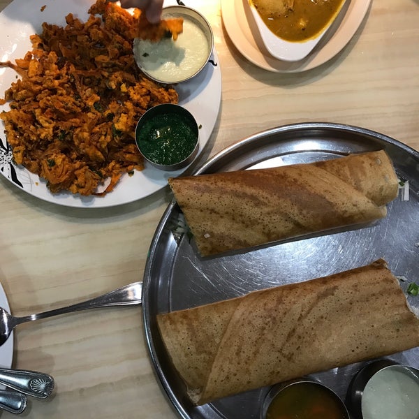 Foto diambil di Mayura Indian Restaurant oleh Jaime d. pada 3/26/2017