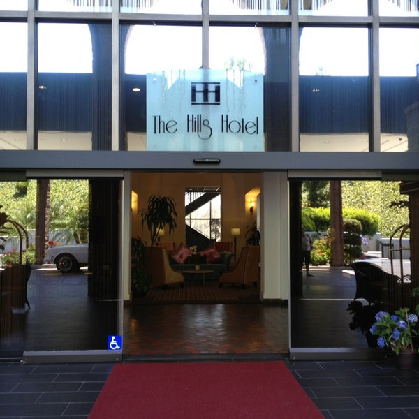 6/21/2013 tarihinde Clarissa M.ziyaretçi tarafından The Hills Hotel'de çekilen fotoğraf