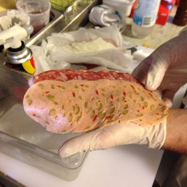 รูปภาพถ่ายที่ Meat Hook Sandwich โดย Mike O. เมื่อ 5/10/2014