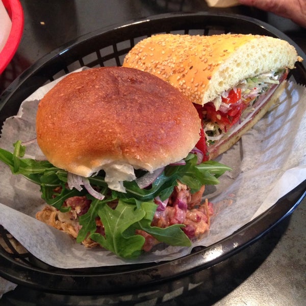 5/10/2014 tarihinde Mike O.ziyaretçi tarafından Meat Hook Sandwich'de çekilen fotoğraf