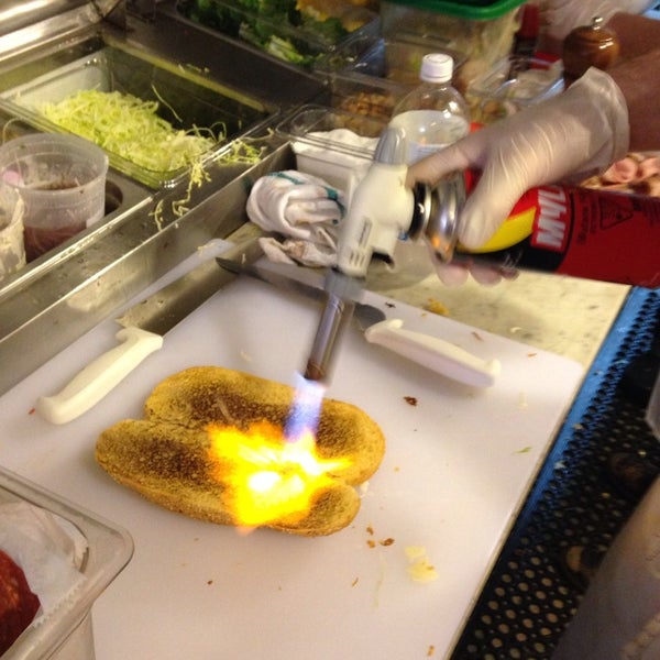 5/10/2014にMike O.がMeat Hook Sandwichで撮った写真