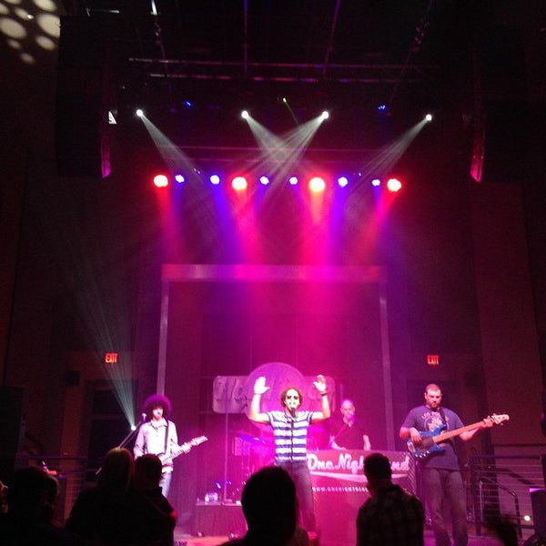 Photo prise au Hard Rock Cafe Four Winds par Aaron H. le3/28/2015