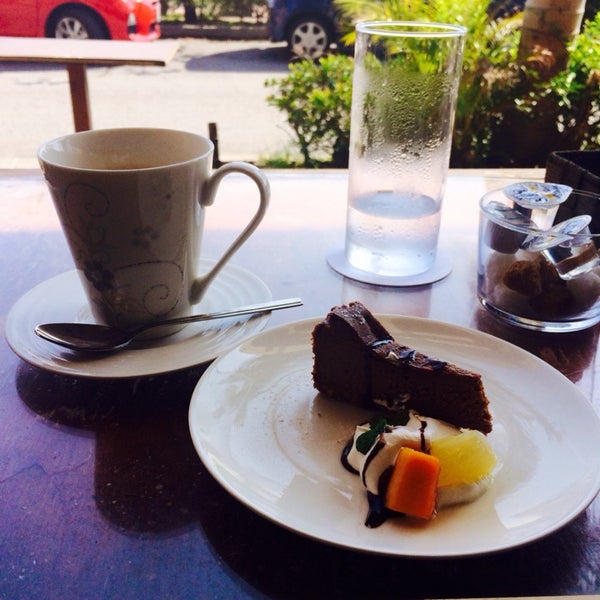 2/18/2014 tarihinde Terence H.ziyaretçi tarafından Cafe Terrace NIRAI'de çekilen fotoğraf