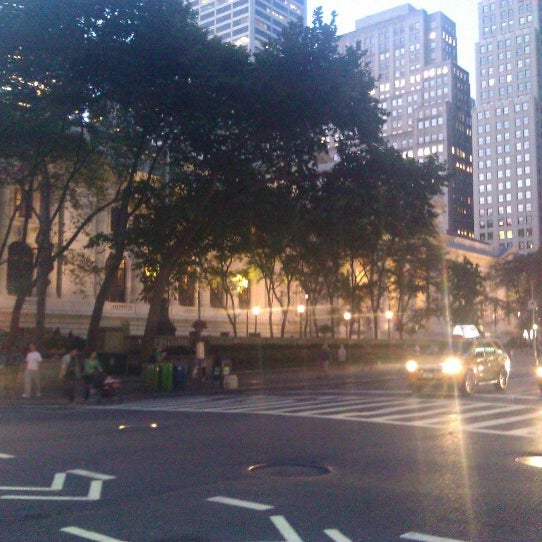 Photo taken at Courtyard by Marriott New York Manhattan/Fifth Avenue by Edward B. on 9/18/2012