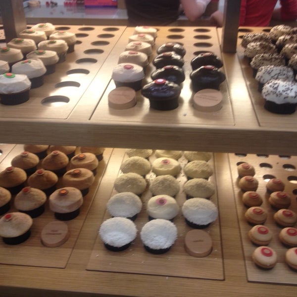 Photo taken at Sprinkles Cupcakes by Rich V. on 2/8/2014