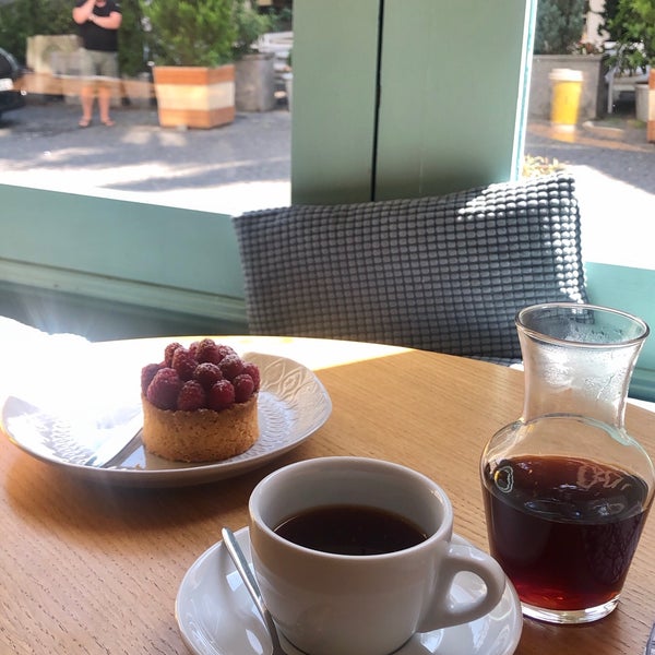 รูปภาพถ่ายที่ Double B Coffee &amp; Tea โดย ✖️ เมื่อ 8/13/2019