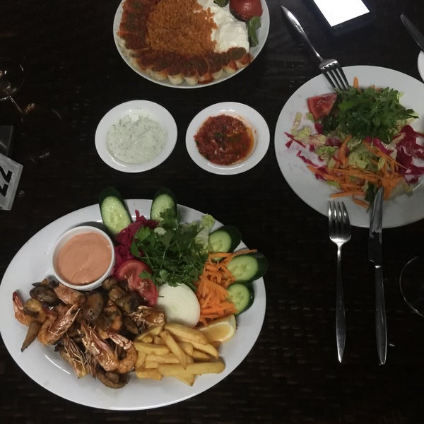 รูปภาพถ่ายที่ Cihan Pide Kebap Restaurant โดย Gürkan D. เมื่อ 8/13/2017
