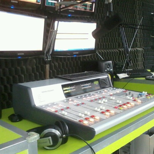 Photo taken at Rádio Blink 102 by Junior F. on 12/13/2012