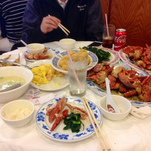 Снимок сделан в Confucius Seafood Restaurant пользователем phong l. 2/27/2015