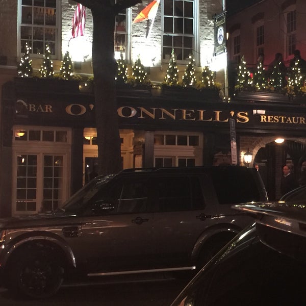 Photo taken at Daniel O&#39;Connell&#39;s Irish Restaurant &amp; Bar by Kim Y. on 4/2/2017