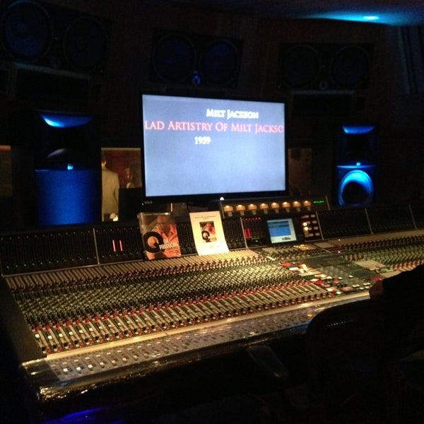 Das Foto wurde bei The Village Recording Studios von Michael A. am 2/7/2013 aufgenommen