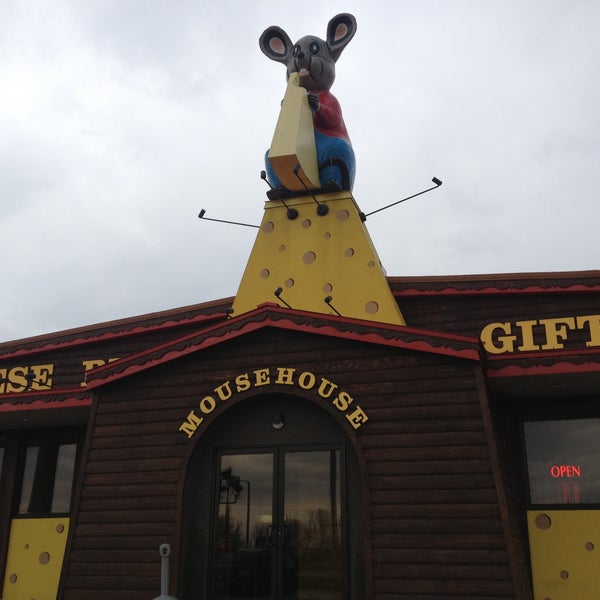 Foto tirada no(a) Mousehouse Cheesehaus por Angela W. em 4/29/2013