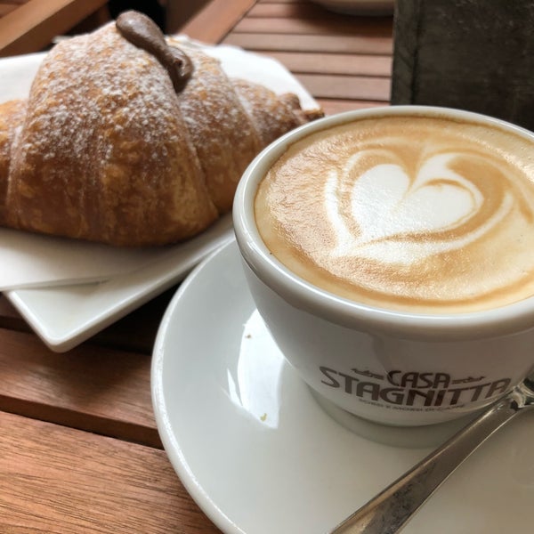 Das Foto wurde bei Ideal Caffé Stagnitta von Angela W. am 10/18/2018 aufgenommen