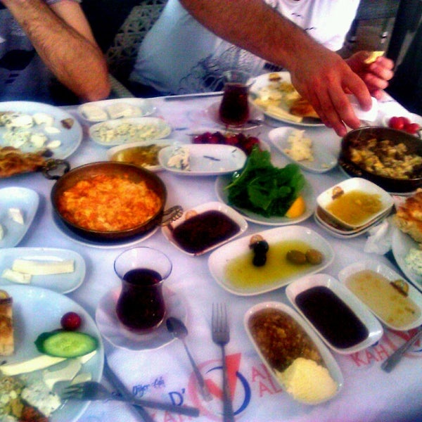 5/19/2013에 gökhan님이 d&#39;Van Kahvaltı Sofrası에서 찍은 사진