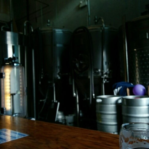 รูปภาพถ่ายที่ Bridge Brewing Company โดย Ian L. เมื่อ 5/25/2014