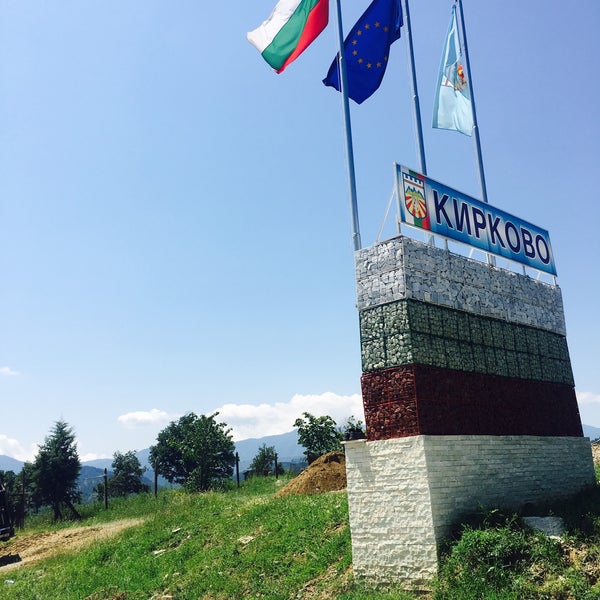 Кирково. Памятник расстрелянным детям в деревне кирково. Кирково тосненский район расстрелянного детства. Памятник расстрелянному детству кирково. Река сычева тосненский район.