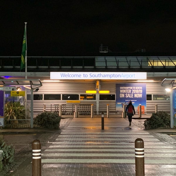 รูปภาพถ่ายที่ Southampton Airport (SOU) โดย Seelan G. เมื่อ 12/20/2018