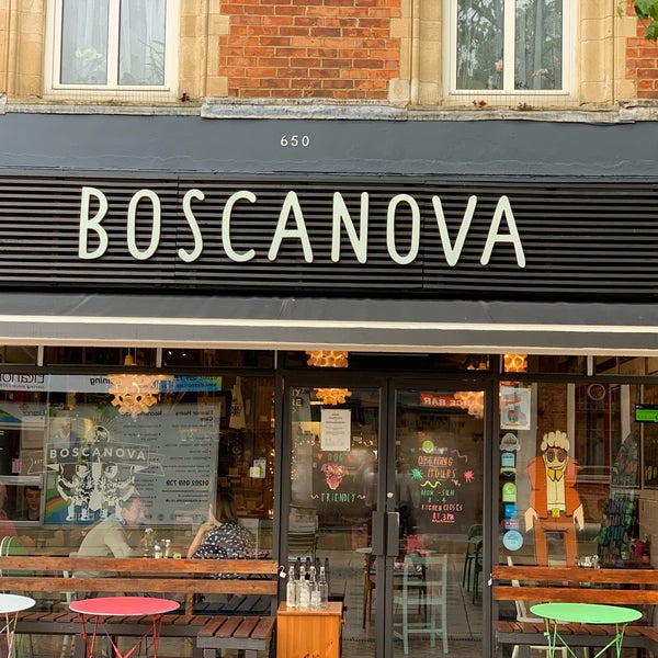 รูปภาพถ่ายที่ Cafe Boscanova โดย Seelan G. เมื่อ 6/16/2019