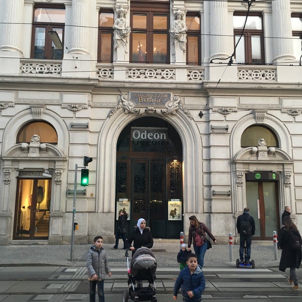 Гастро театр одеон. Театр «одеон». Одеон париж. Национальный театр «одеон». Одеон или аудитория.