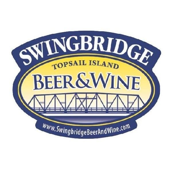 รูปภาพถ่ายที่ Swingbridge Beer &amp; Wine โดย Chris H. เมื่อ 6/28/2013