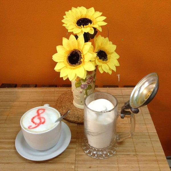 5/26/2013 tarihinde Cris Repolês . Comziyaretçi tarafından Tea NJ &quot;Vegan Friendly Cafe&quot;'de çekilen fotoğraf