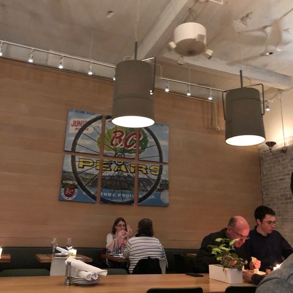 10/28/2018 tarihinde Phil W.ziyaretçi tarafından Heirloom Vegetarian Restaurant'de çekilen fotoğraf