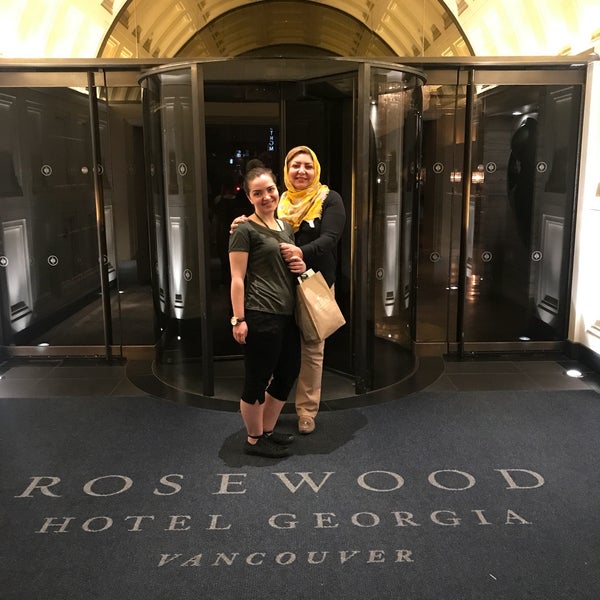 Foto tirada no(a) Rosewood Hotel Georgia por Armaghan K. em 6/13/2017