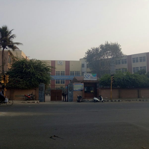 Cambridge Foundation School High School in Rajouri Garden