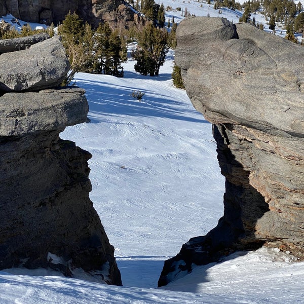 2/19/2020 tarihinde Stephen S.ziyaretçi tarafından Mammoth Mountain Ski Resort'de çekilen fotoğraf