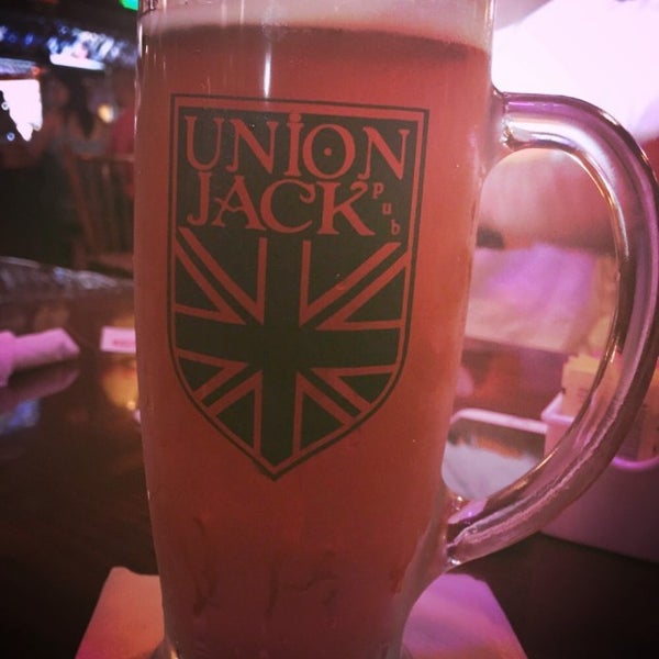 8/13/2015 tarihinde Jorja L.ziyaretçi tarafından Union Jack Pub'de çekilen fotoğraf
