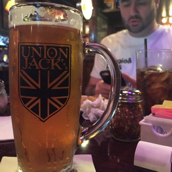 8/21/2015 tarihinde Jorja L.ziyaretçi tarafından Union Jack Pub'de çekilen fotoğraf