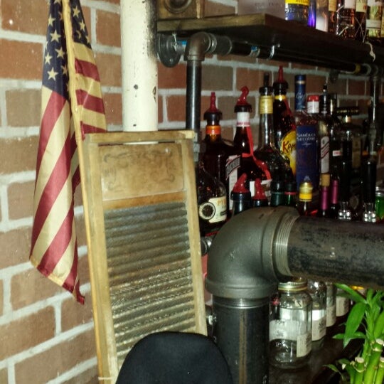 Foto tirada no(a) Solace Bar &amp; Grill por Michael T. em 11/28/2013