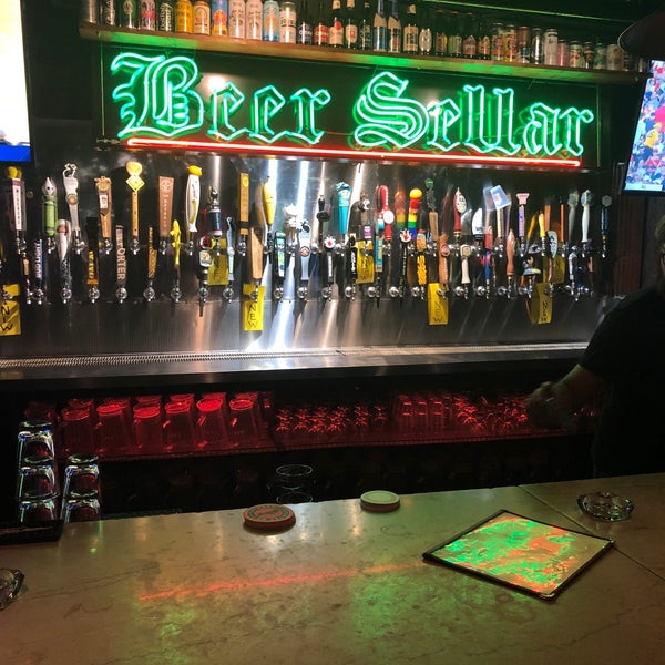 Foto tomada en Beer Sellar  por Jake N. el 7/25/2019
