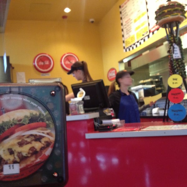 3/26/2013にBuddy B.がTeddy&#39;s Bigger Burgersで撮った写真