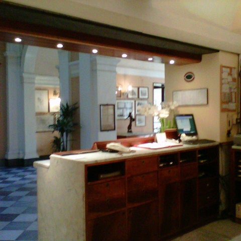 Photo taken at Royal Victoria Hotel by Elisabetta D. on 10/23/2012