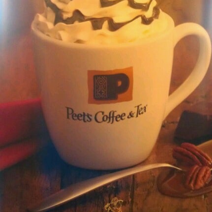Das Foto wurde bei Peet&#39;s Coffee &amp; Tea von Marathon Diva C. am 11/19/2012 aufgenommen