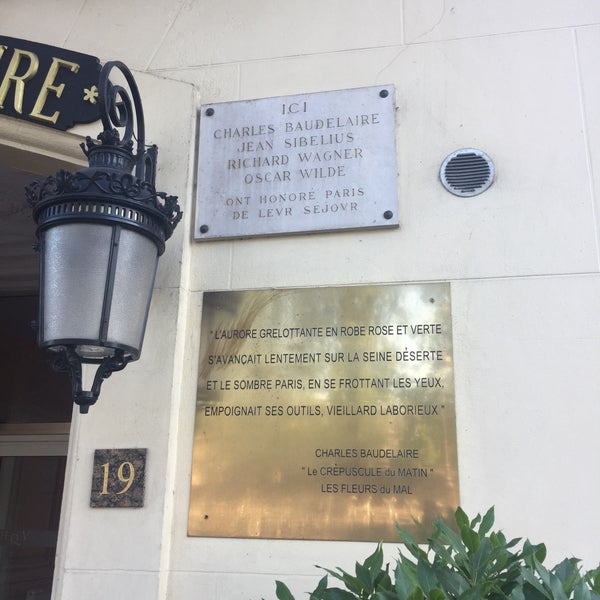 Photo taken at Hôtel du Quai Voltaire (L&#39;) by Gamze on 6/18/2017